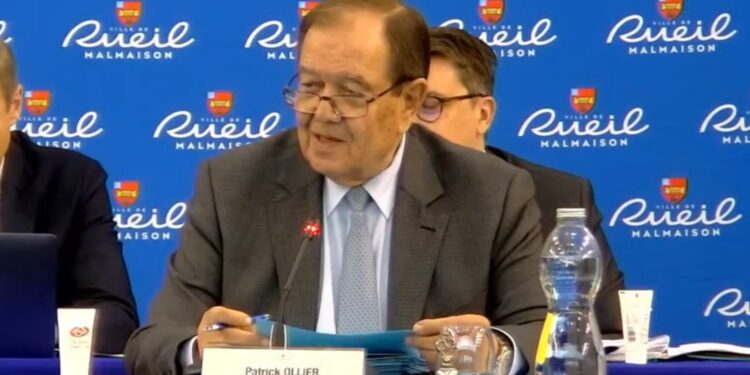 « ce sont exemples pour les jeunes qui sont attirés pour adhérer au club(…) si on n&rsquo;a pas d&rsquo;équipe qui brille, forcément le club stagne. J&rsquo;étais hier soir à l&rsquo;assemblée de la boxe, j&rsquo;ai vu qu&rsquo;il y a des jeunes qui ont envie d&rsquo;adhérer parce qu&rsquo;on a un champion de France, Hassan Amzile, depuis 8 jours, et que ça suscite des élans très forts dans les cités »