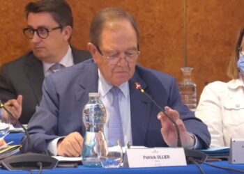 Moi je me refuse en tant que maire d&rsquo;imaginer ce qu&rsquo;il faudrait faire pour revenir en régie, pour ça (la restauration scolaire) ou pour autre chose, à travers les investissements qu&rsquo;il faudrait réaliser et le personnel qu&rsquo;il faudrait recruter »