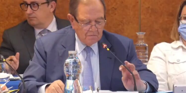 Moi je me refuse en tant que maire d&rsquo;imaginer ce qu&rsquo;il faudrait faire pour revenir en régie, pour ça (la restauration scolaire) ou pour autre chose, à travers les investissements qu&rsquo;il faudrait réaliser et le personnel qu&rsquo;il faudrait recruter »