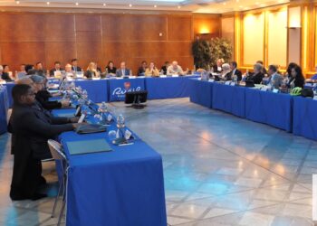 « le foncier bâti, c&rsquo;est 36 % de rueillois sur 100% de rueillois. Je ne me sens pas moi capable de proposer à ma majorité d&rsquo;augmenter cette taxe de foncier bâti à due concurrence pour payer tout ce qu&rsquo;il y a à payer en plus, parce qu&rsquo;on va faire payer à 36% de propriétaires à Rueil, les dépenses faites pour 100% de rueillois. Ce ne serait pas juste. »