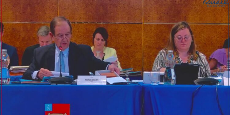 Halle de l&rsquo;arsenal : Le maire refuse de dire combien ont coûté les « briques souvenirs »