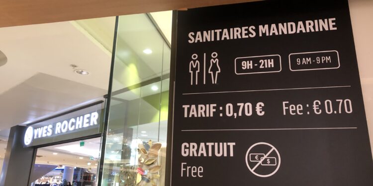 toilettes payantes au centre commercial Westfield 4 temps de l défense - photo : Hassan Lazrag