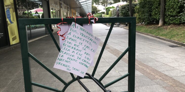 Message à l&rsquo;inconnu du bus, moustachu à lunettes