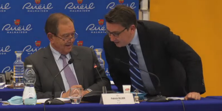 Modèle mystère : allocation d&rsquo;une voiture de fonction à usage privatif au nouveau directeur général des services