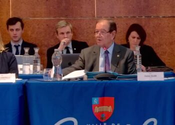 « il faut que l&rsquo;on supprime des subventions. Je ne veux pas supprimer par exemple les centres de loisirs, parce que c&rsquo;est utile aux populations même si ce n&rsquo;est pas une obligation »