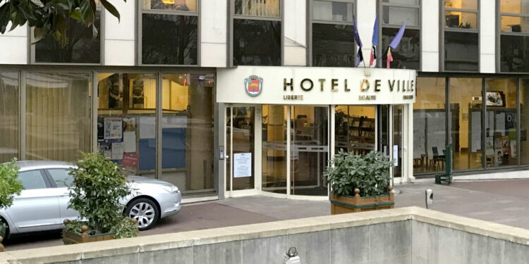 Véhicule de « service » du maire : un usage 24/24 et 7/7 avec remisage du véhicule à son domicile et l&rsquo;autorisation de circuler dans toute la France