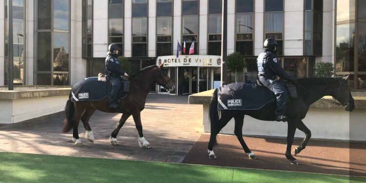 Brigade équestre de Rueil-Malmaison - photo Hassan Lazrag